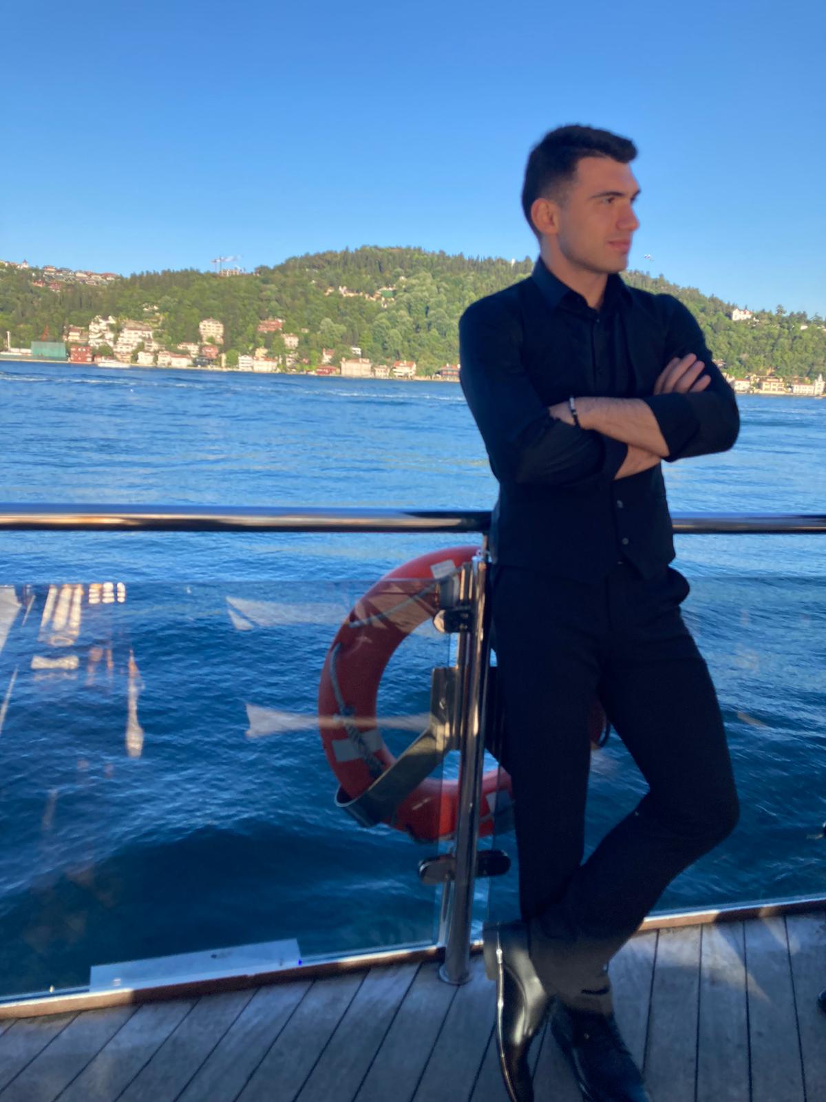 eğlenerek oynayabileceğim birileri