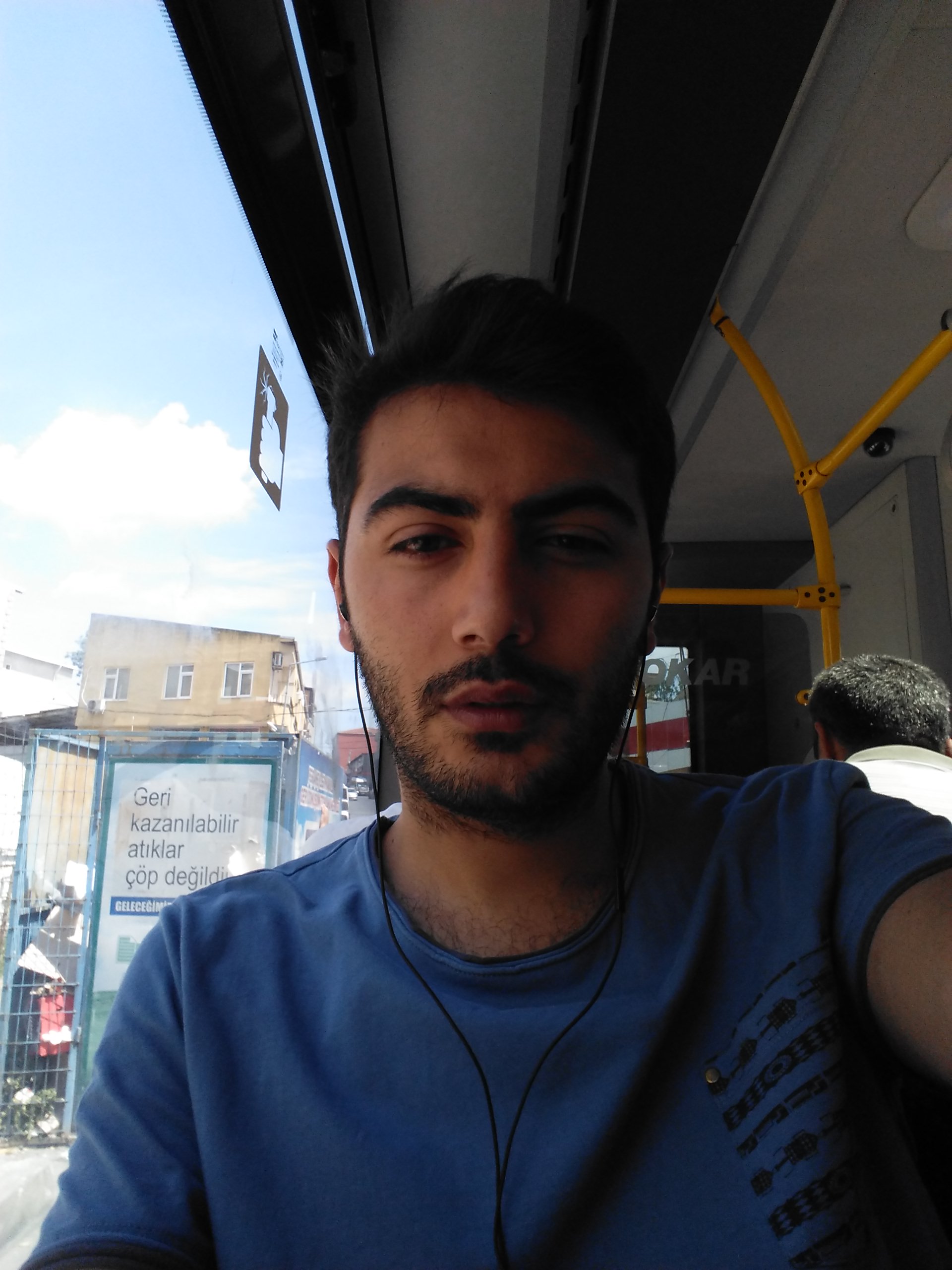 4 kişiyiz 1 kişi arıyoruz 30 yaş üstü
